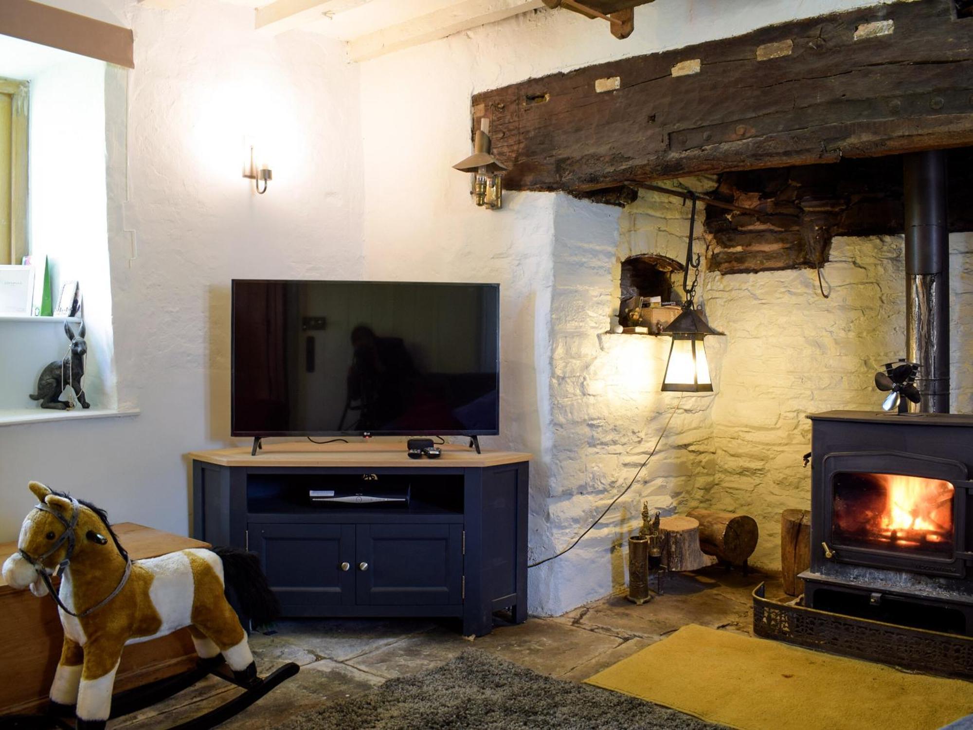 Lower Goytre Farmhouse Llanfair Waterdine 外观 照片