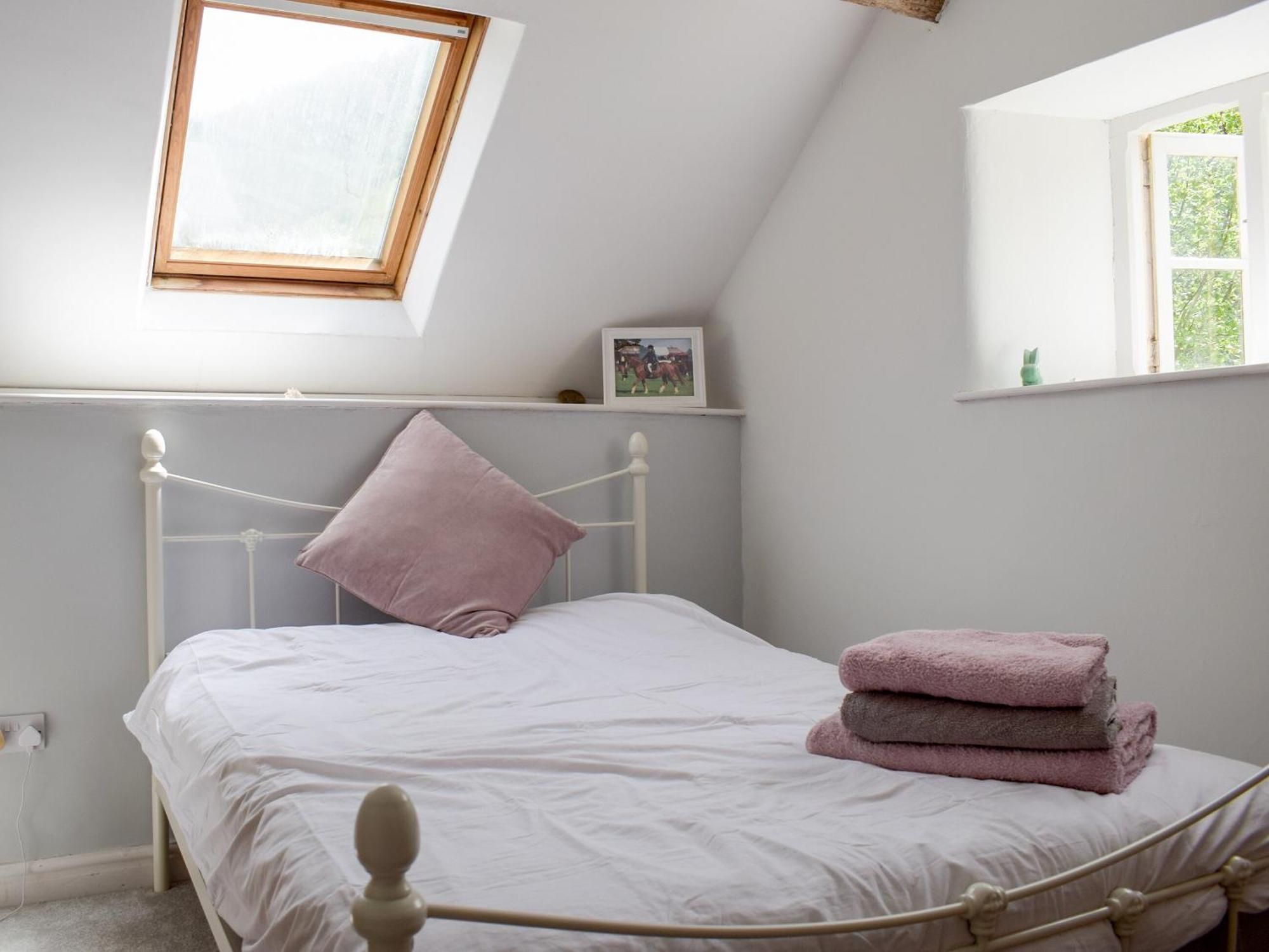 Lower Goytre Farmhouse Llanfair Waterdine 外观 照片