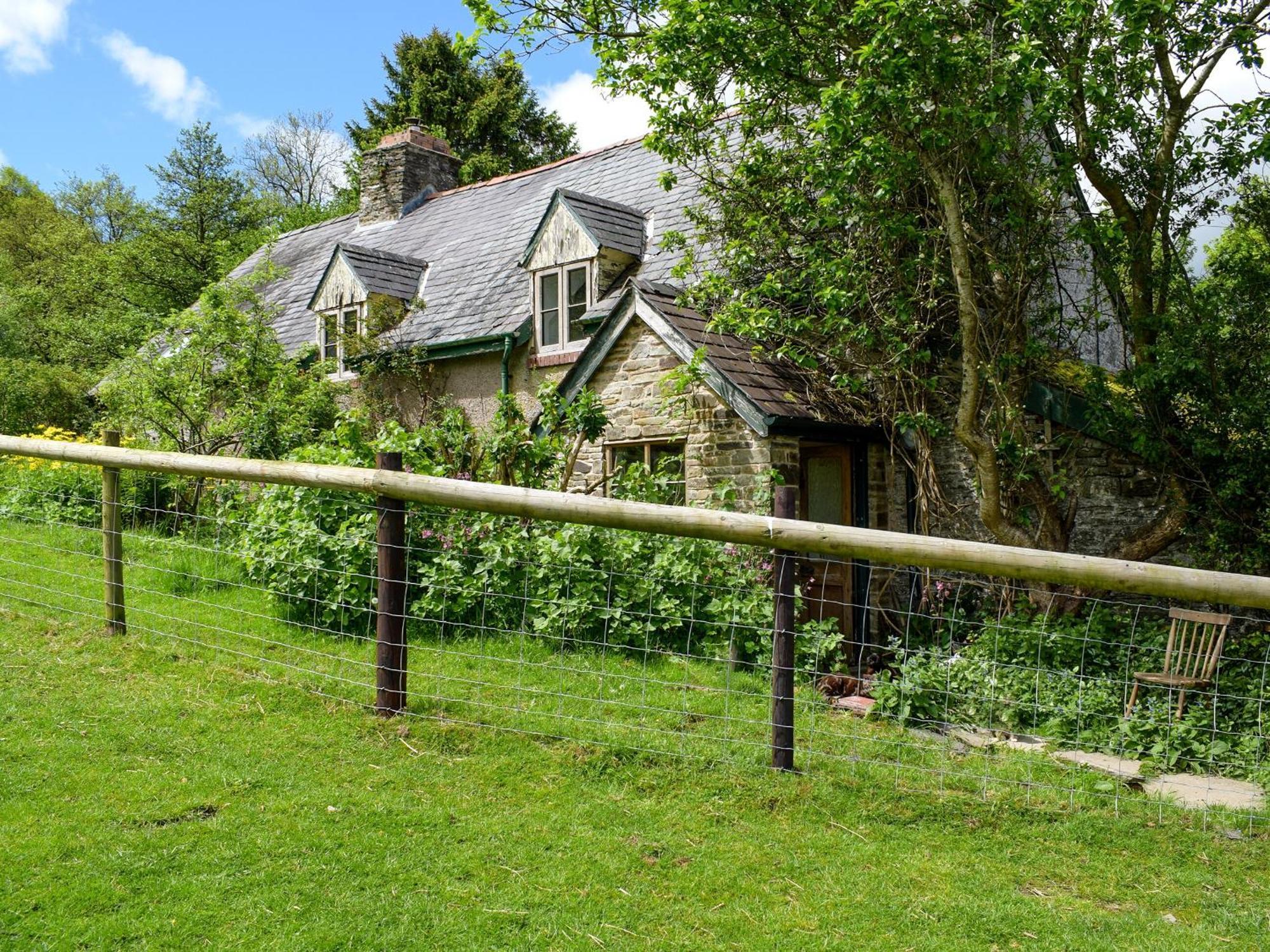 Lower Goytre Farmhouse Llanfair Waterdine 外观 照片