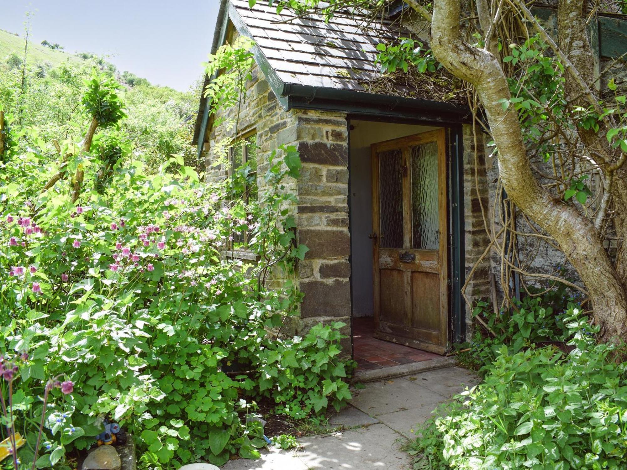 Lower Goytre Farmhouse Llanfair Waterdine 外观 照片